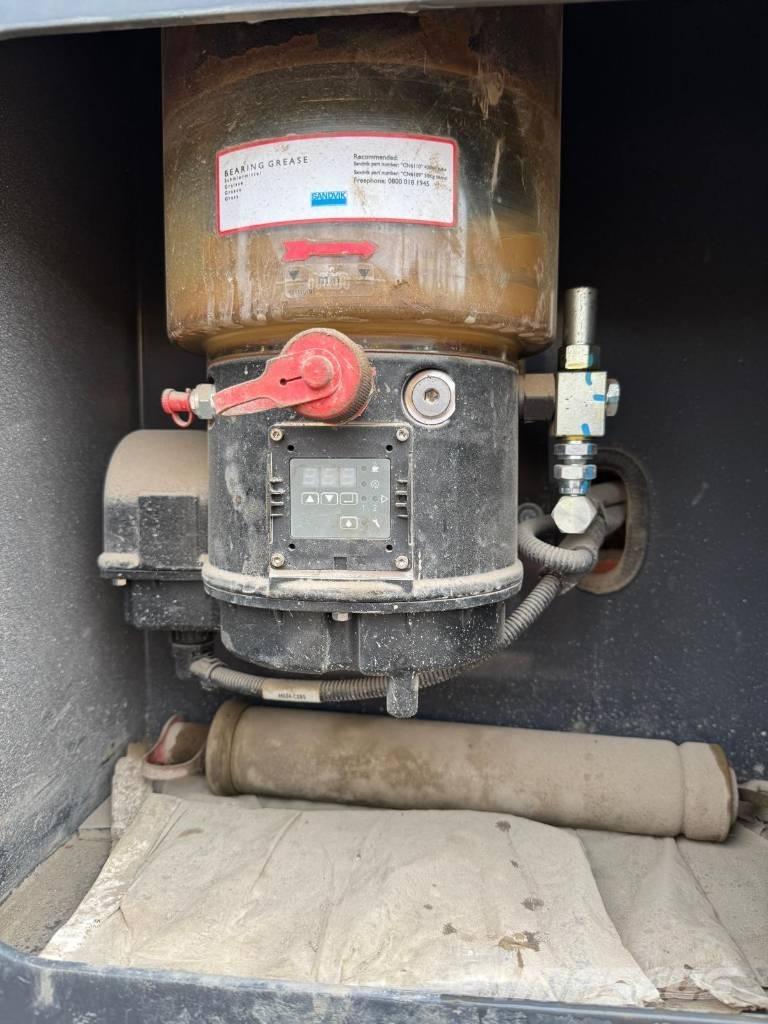 Sandvik QJ 241 Iseliikuvad purustid