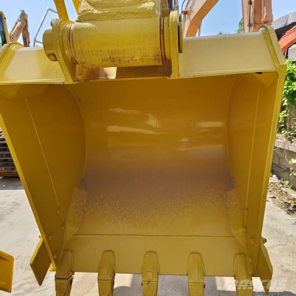 Komatsu PC 220-7 Roomikekskavaatorid