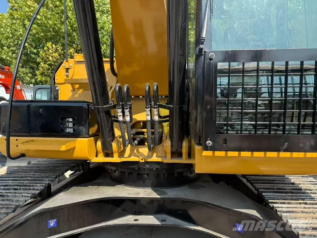 CAT 320 D Roomikekskavaatorid