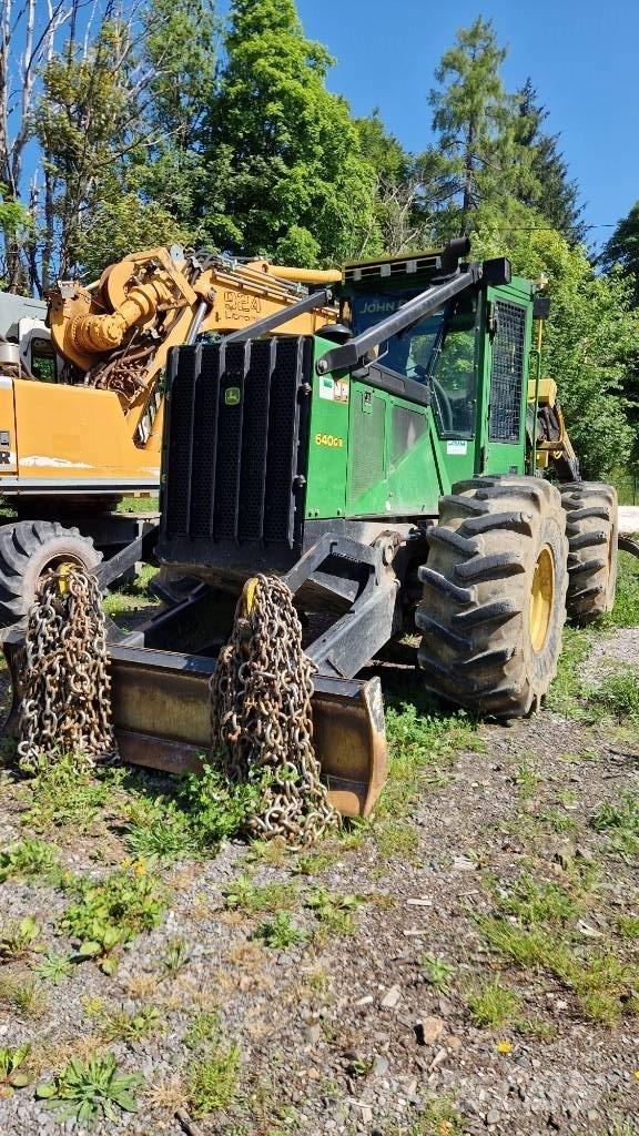 John Deere 640 G III Väljaveotraktorid