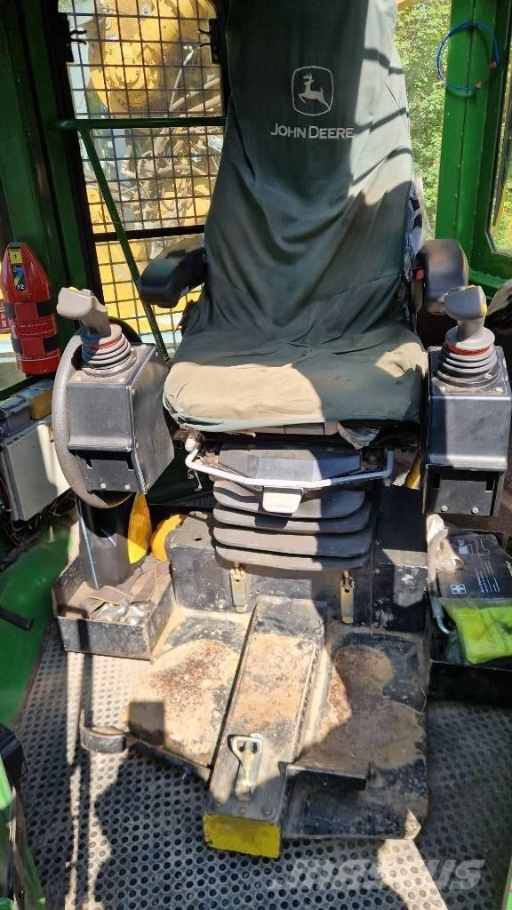 John Deere 640 G III Väljaveotraktorid