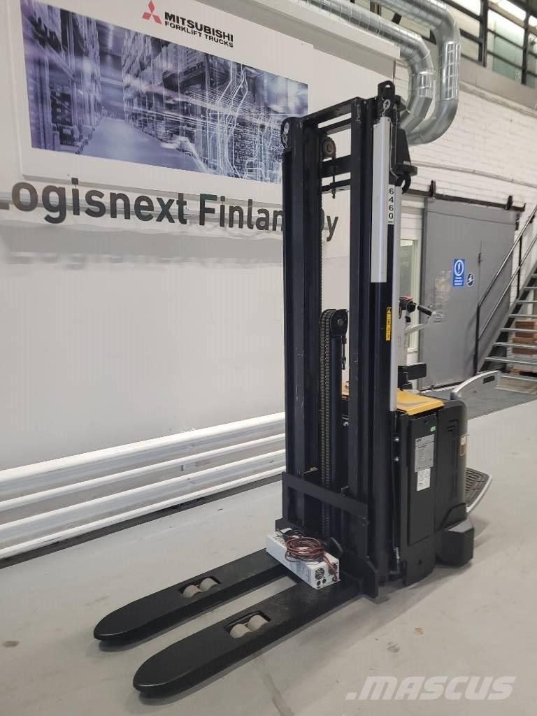 CAT NSV 16N ( MYYTY ) Platvormiga virnastajad