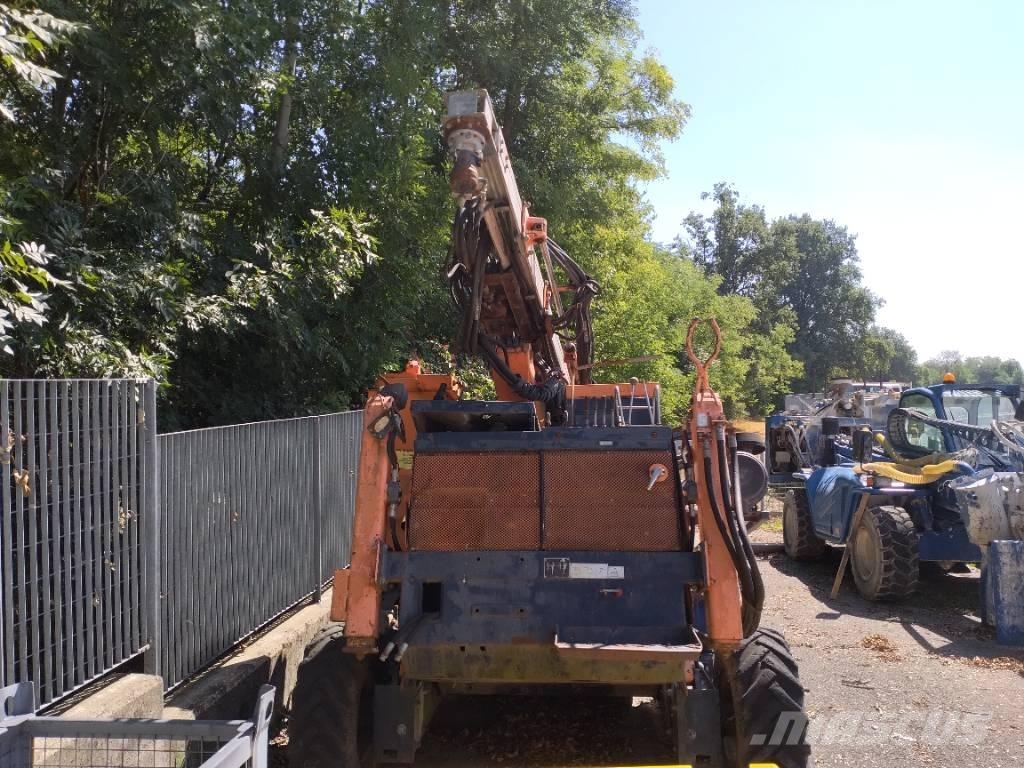 Tamrock COMMANDO 300 Vertikaalsed puurmasinad