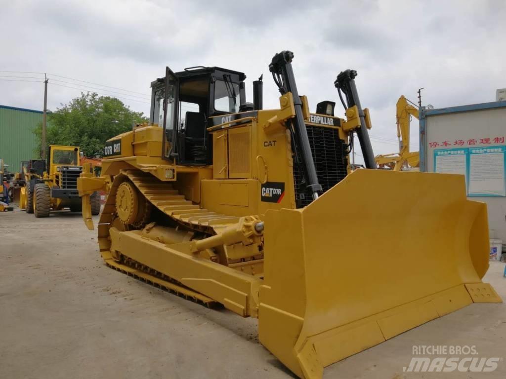 CAT D 7 R Buldooserid