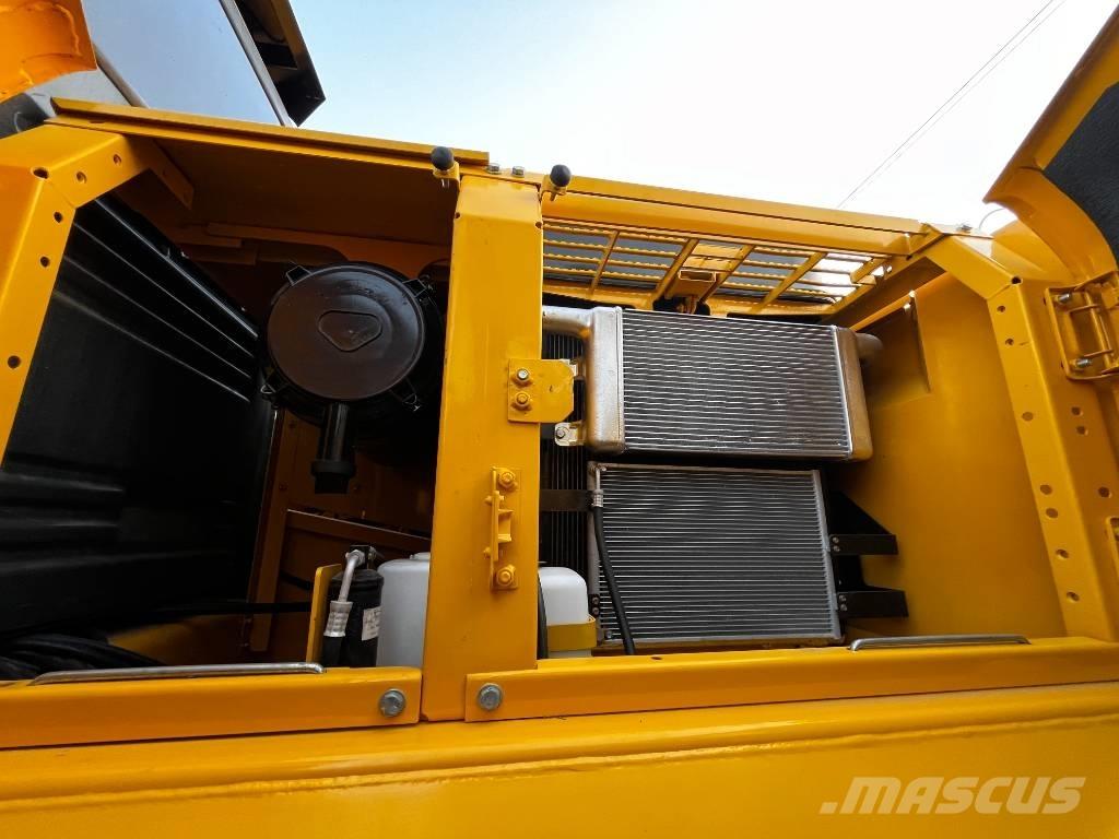 Komatsu PC 270 LC Roomikekskavaatorid