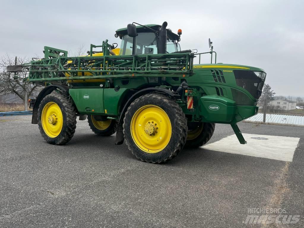John Deere R4040i Iseliikuvad pritsid
