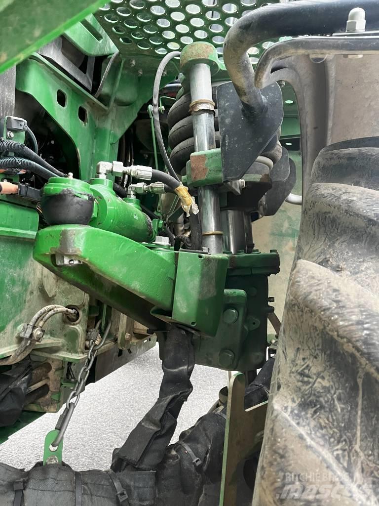 John Deere R4040i Iseliikuvad pritsid