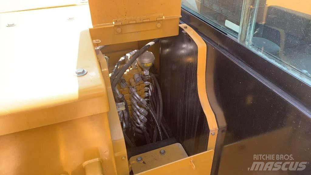 CAT 306E2 Roomikekskavaatorid