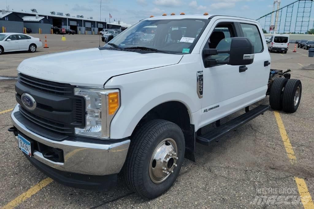 Ford F 350 XL SD Raamautod