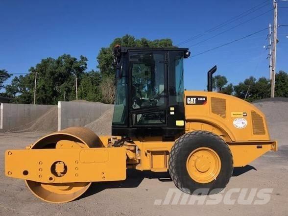 CAT CS44B Pneumorehvidega rullid