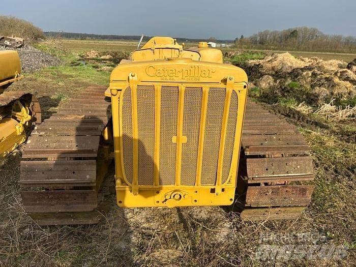 CAT D4 - Buldooserid