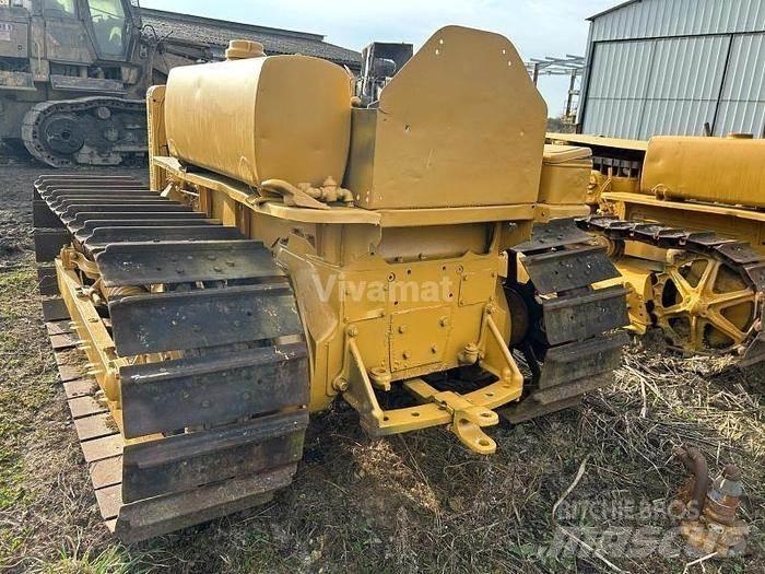 CAT D4 - Buldooserid
