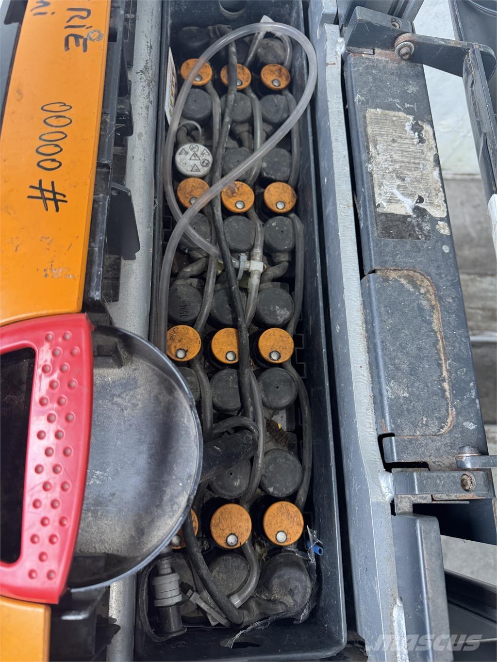 Still EXU-H18 Järelkäidavad virnastajad