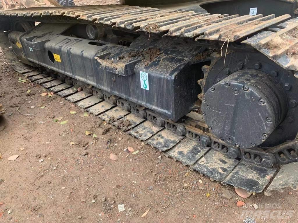 Komatsu PC 120-8 Roomikekskavaatorid