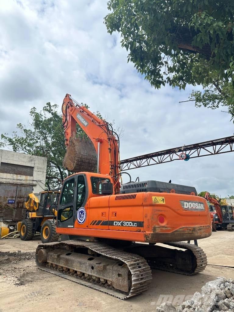 Doosan DX300 Roomikekskavaatorid