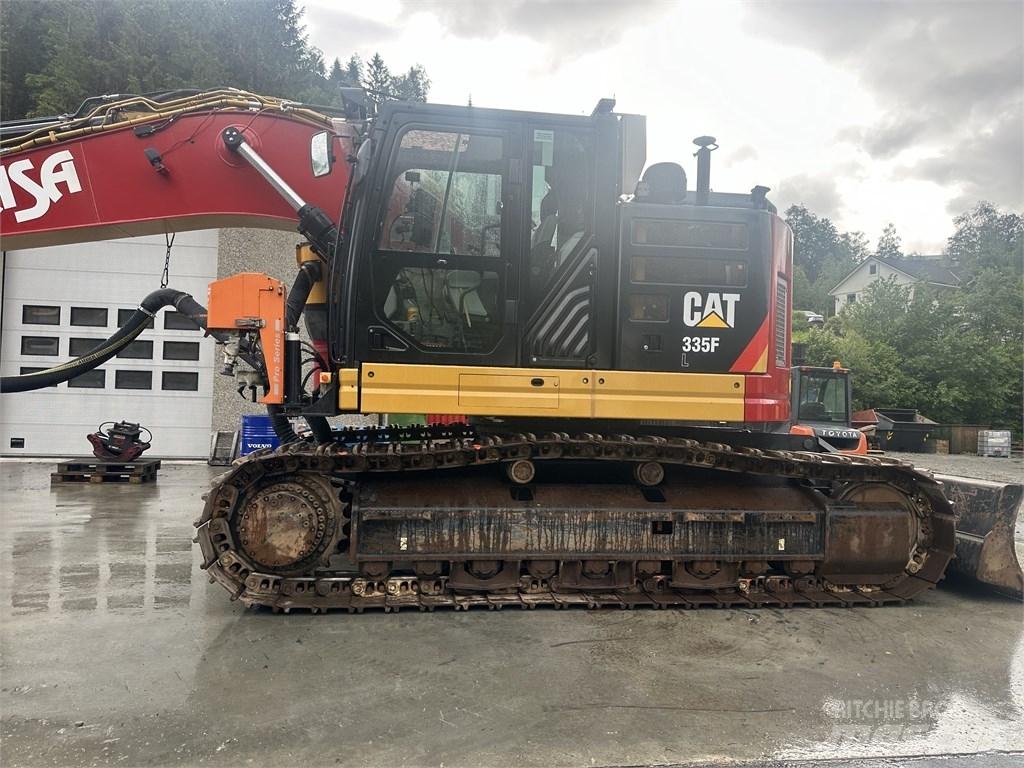 CAT 335 F L Vertikaalsed puurmasinad