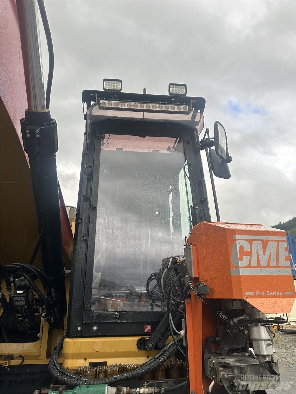 CAT 335 F L Vertikaalsed puurmasinad