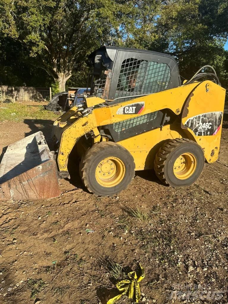 CAT 246 C Kompaktlaadurid