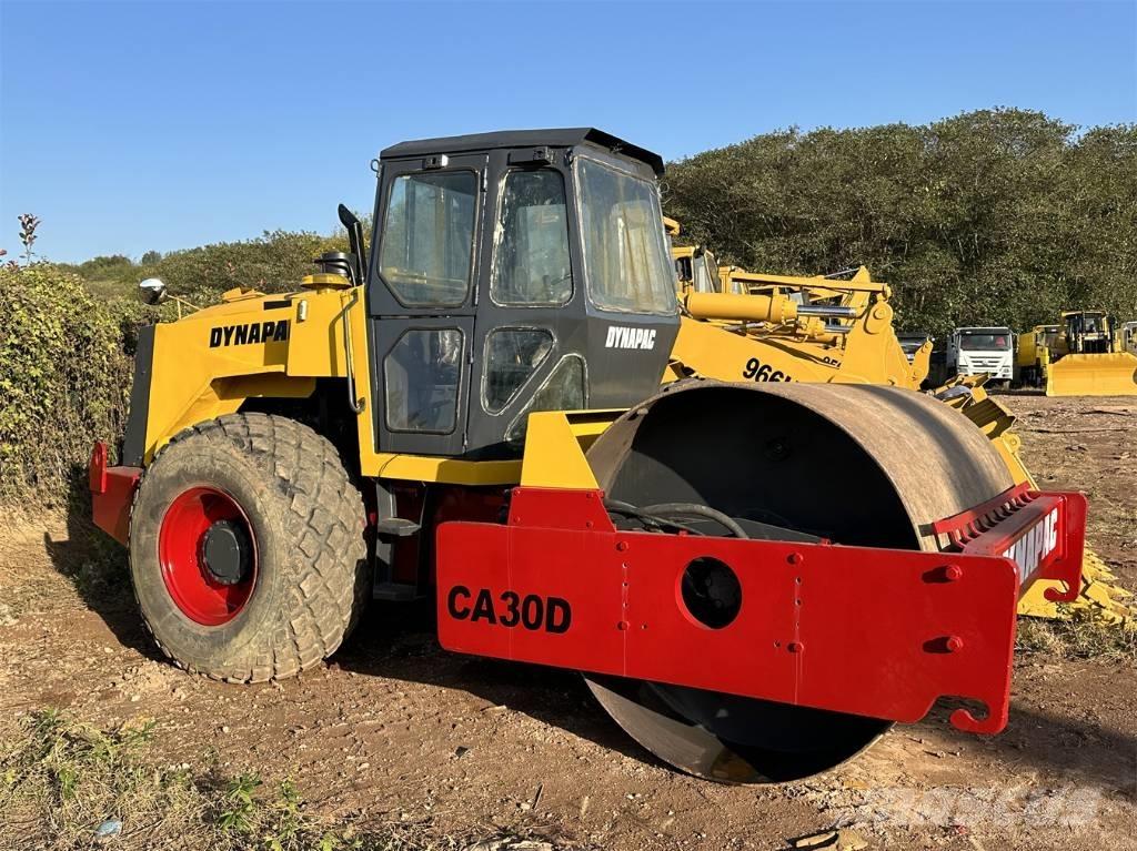 Dynapac CA 30 D Ühe trumliga rullid