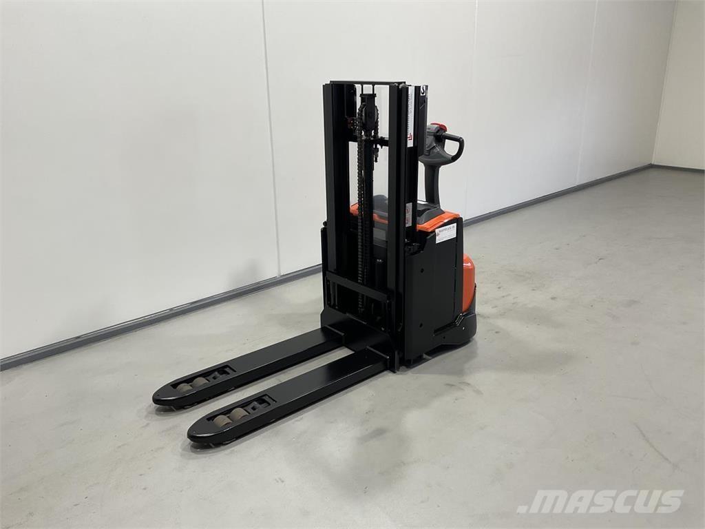 Toyota SWE200D Platvormiga virnastajad