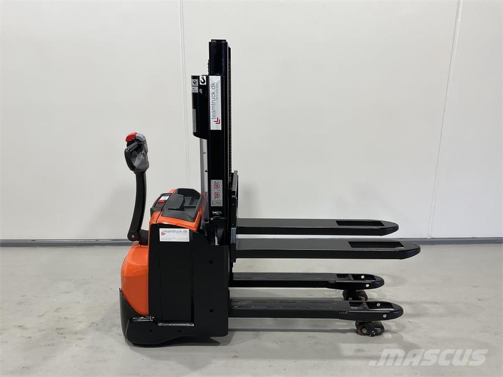 Toyota SWE200D Platvormiga virnastajad
