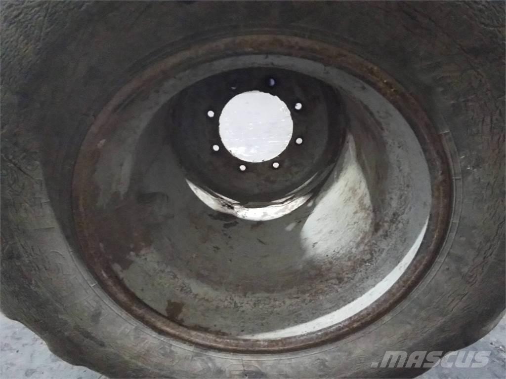 Valmet 820 24x22,5 Rehvid, rattad ja veljed