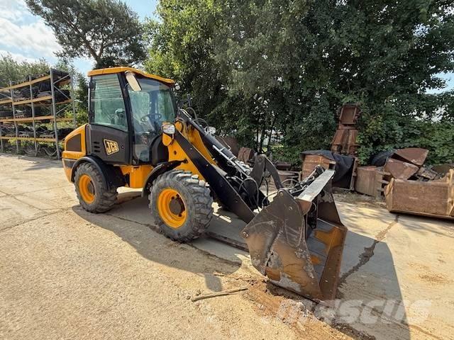 JCB 406 Rataslaadurid