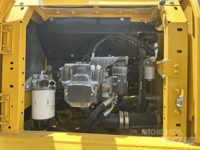 Komatsu PC 240-8 Roomikekskavaatorid