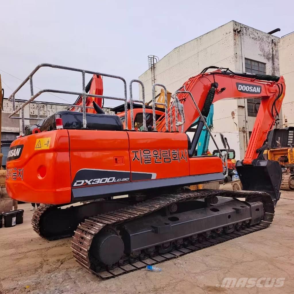 Doosan DX 300 Roomikekskavaatorid