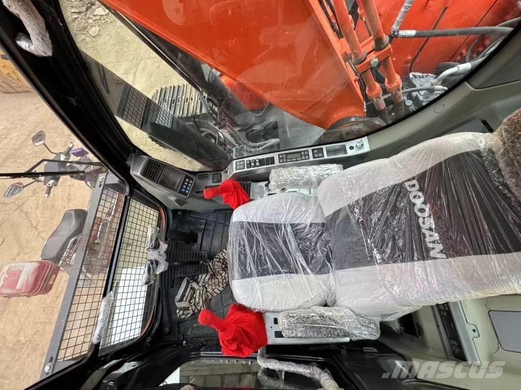 Doosan DX 300 Roomikekskavaatorid