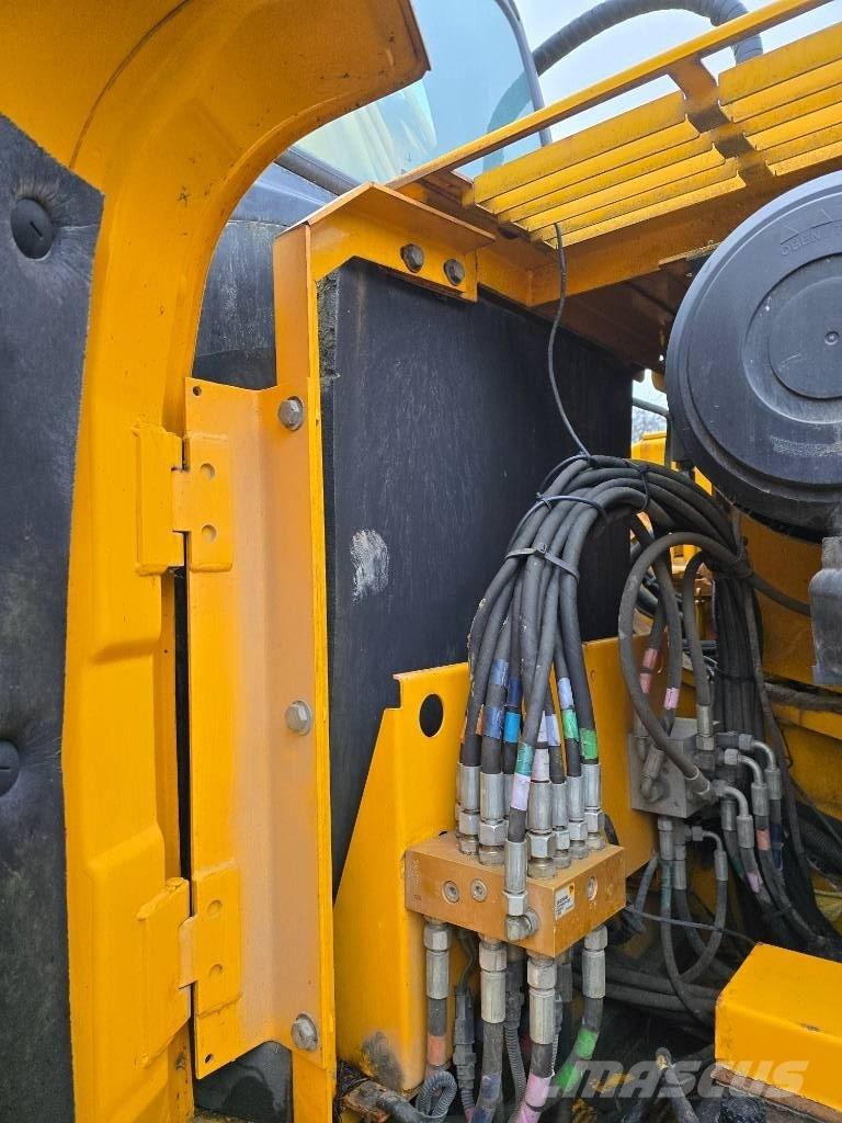 JCB JS 210 LC Roomikekskavaatorid