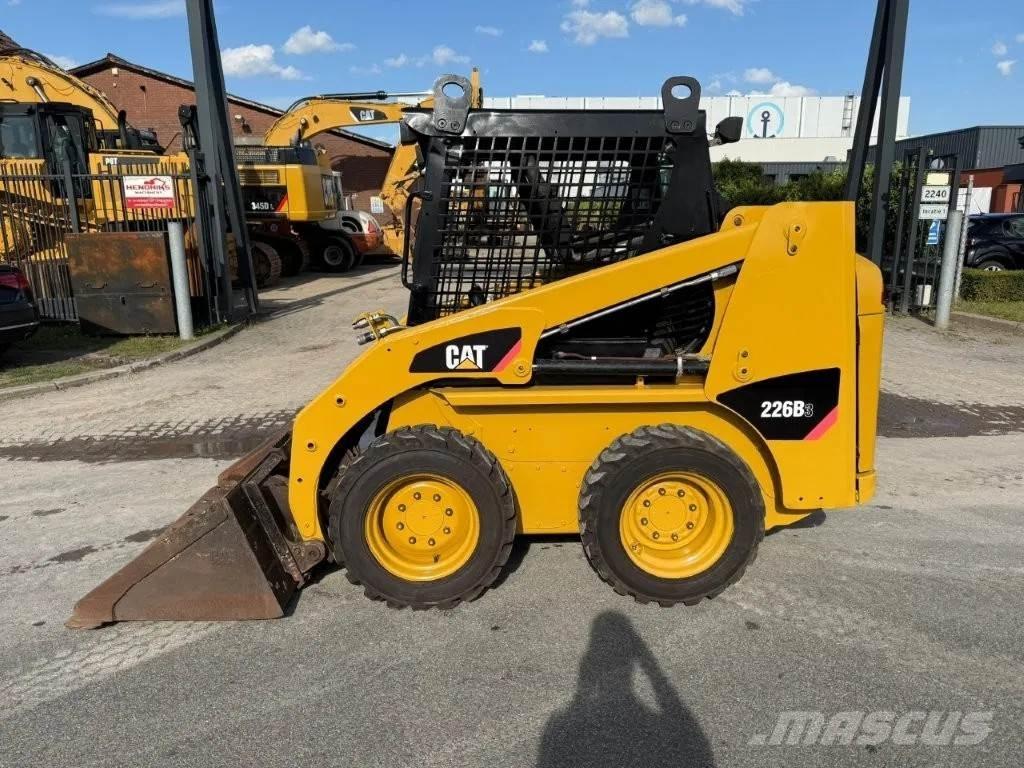 CAT 216B3 Kompaktlaadurid