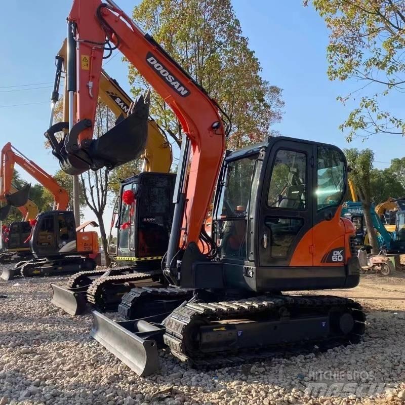 Doosan DX60 Roomikekskavaatorid