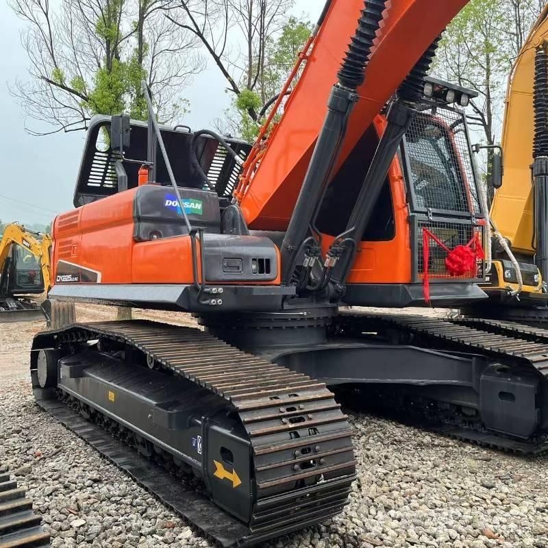 Doosan DX 225 Roomikekskavaatorid