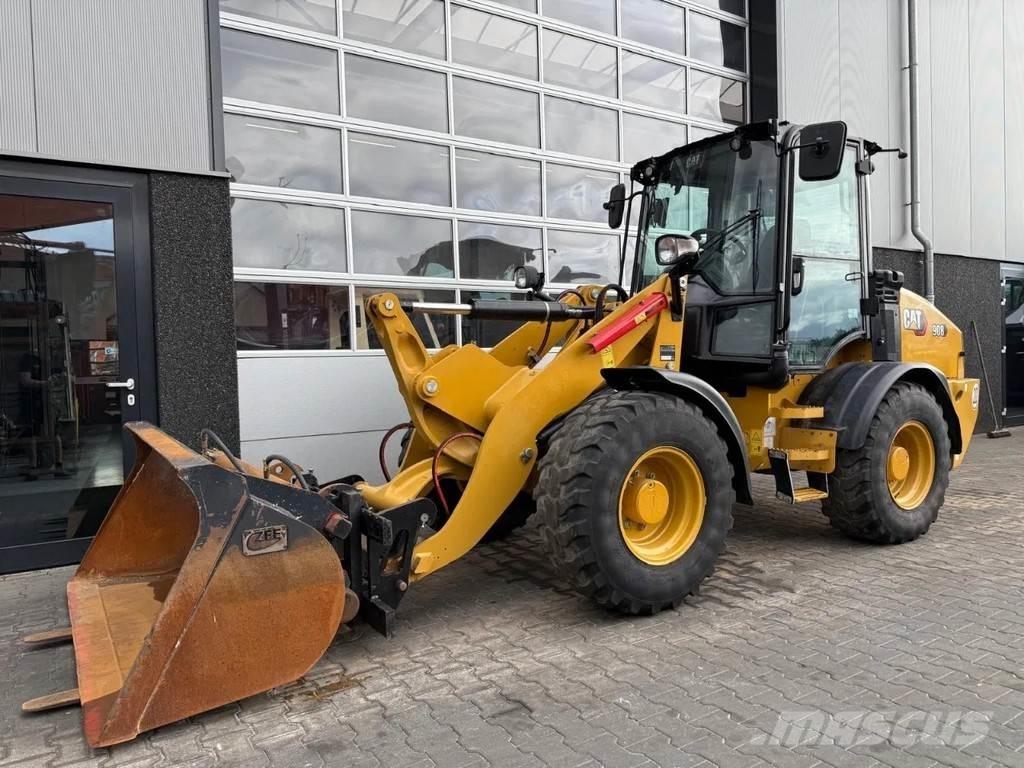 CAT 908 Rataslaadurid