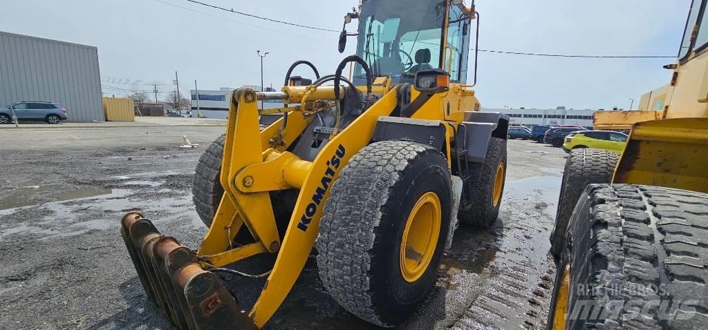 Komatsu WA 200 Rataslaadurid