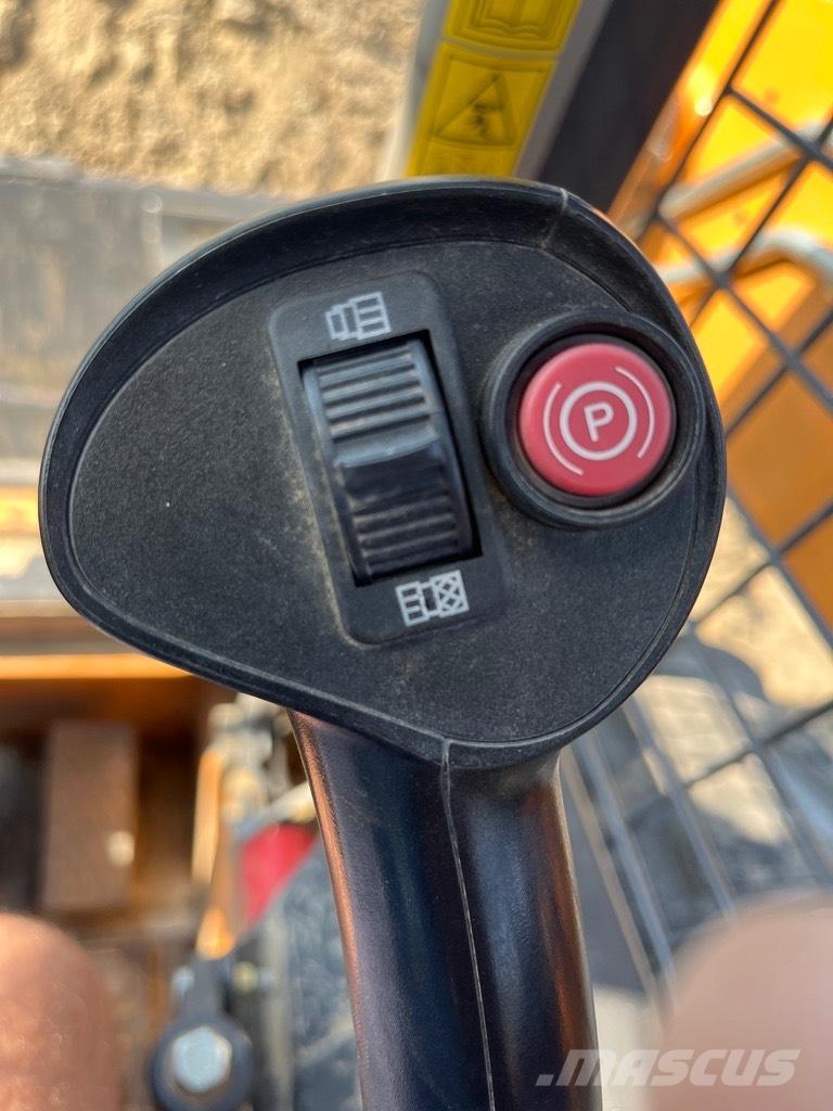 CASE SR 130 Kompaktlaadurid