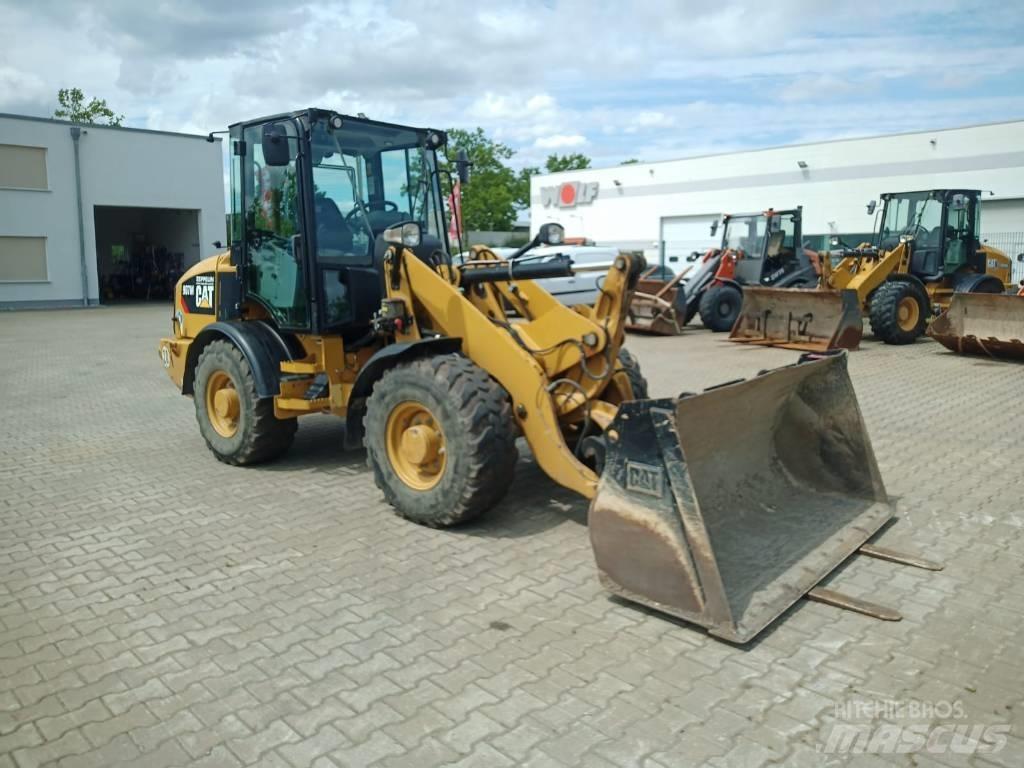 CAT 907 M Rataslaadurid