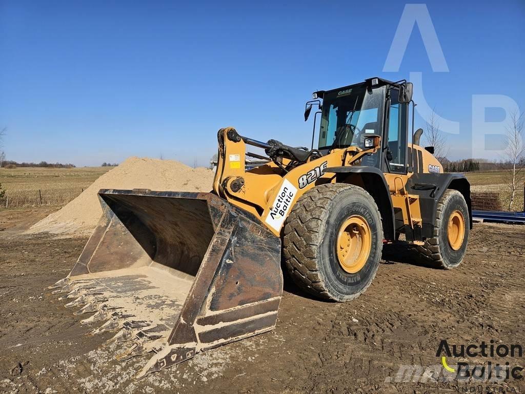 CASE 821 F Rataslaadurid