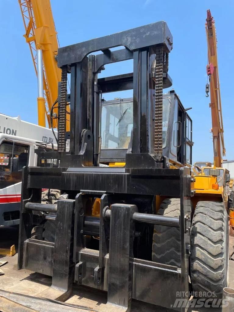 Komatsu 30 Ton Diiseltõstukid