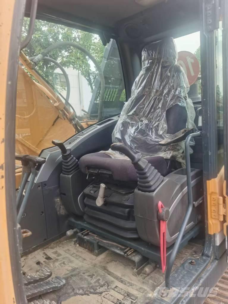 Hyundai R220LC-9S Roomikekskavaatorid