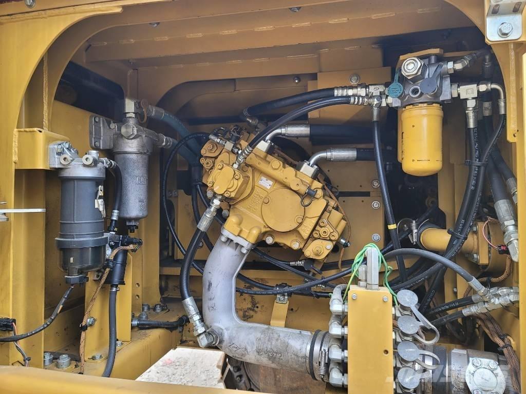 CAT 330FL Roomikekskavaatorid
