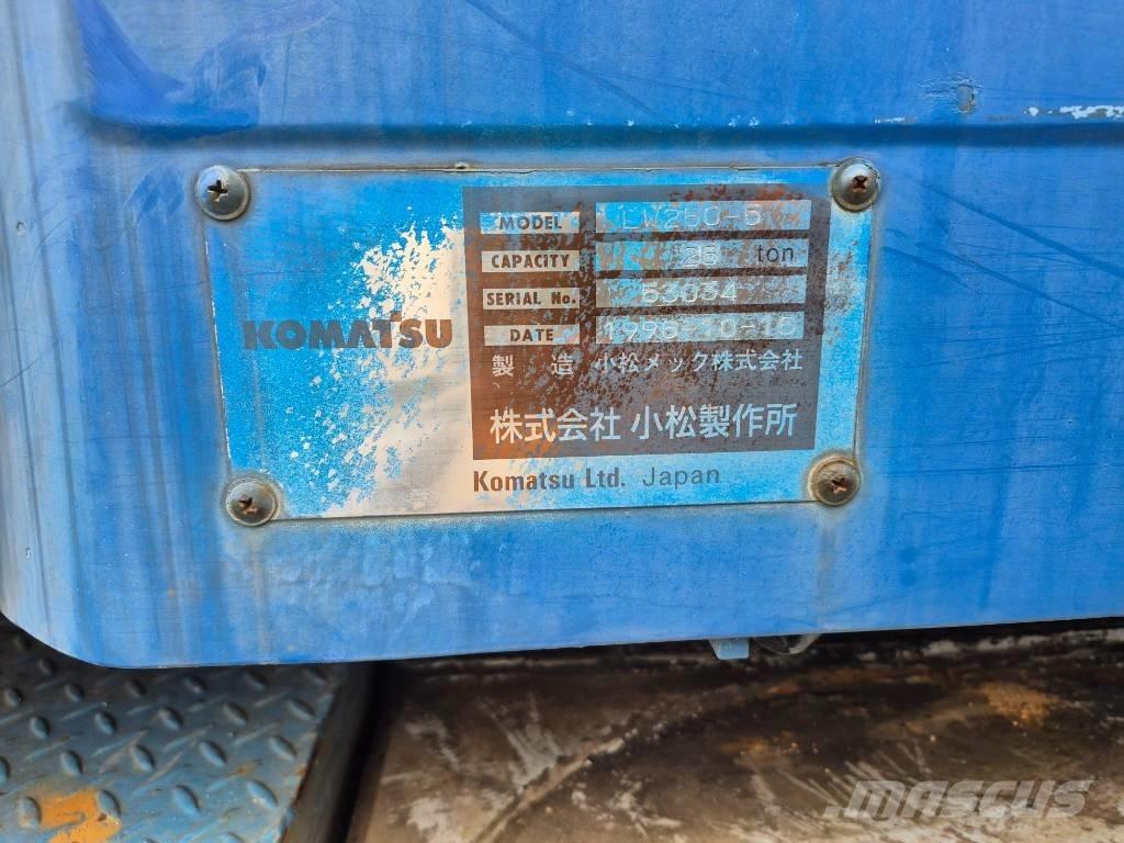 Komatsu LW 250-5 Raske maastiku tõstukid