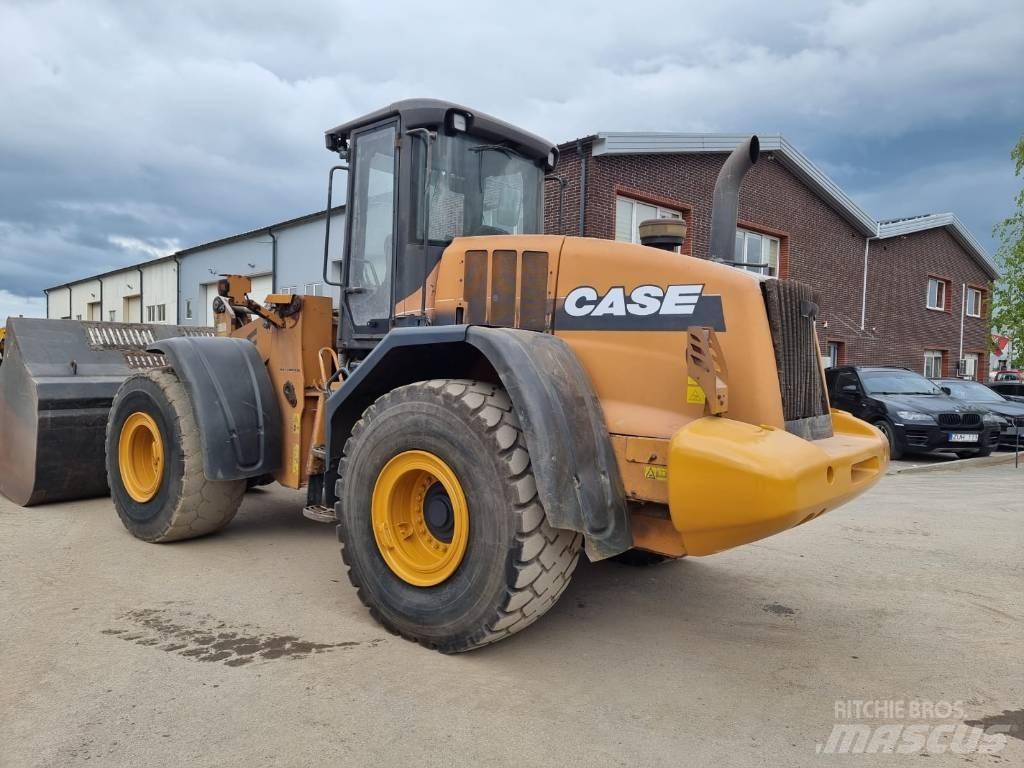 CASE 921 F Rataslaadurid