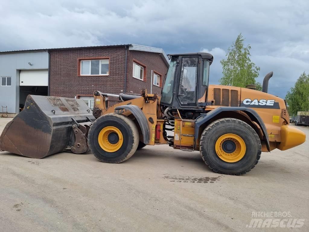 CASE 921 F Rataslaadurid