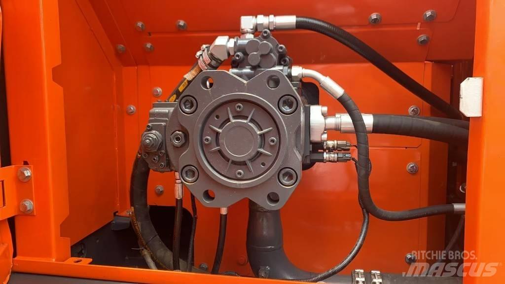 Doosan DX 300 Roomikekskavaatorid