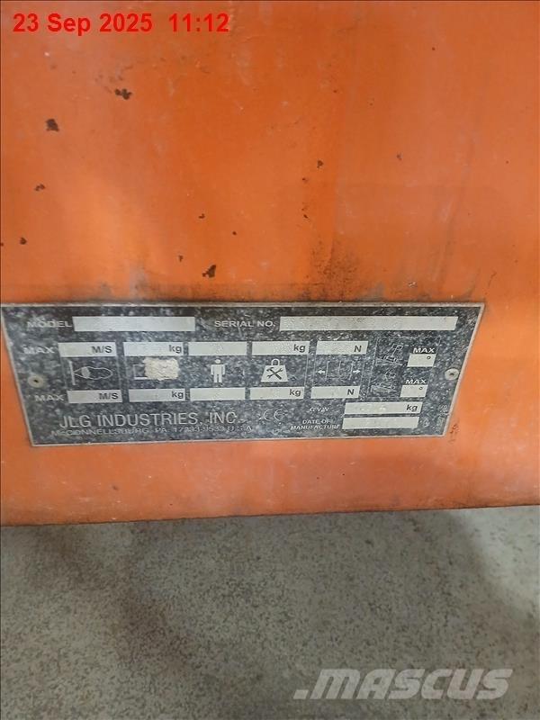 JLG 600 AJ Iseliikuvad poomtõstukid