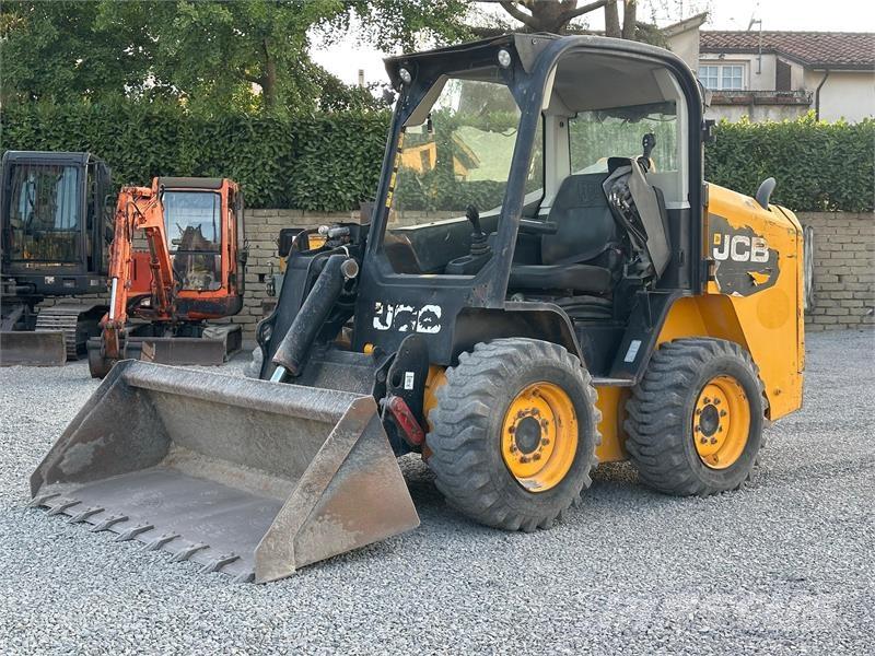 JCB 225 Kompaktlaadurid