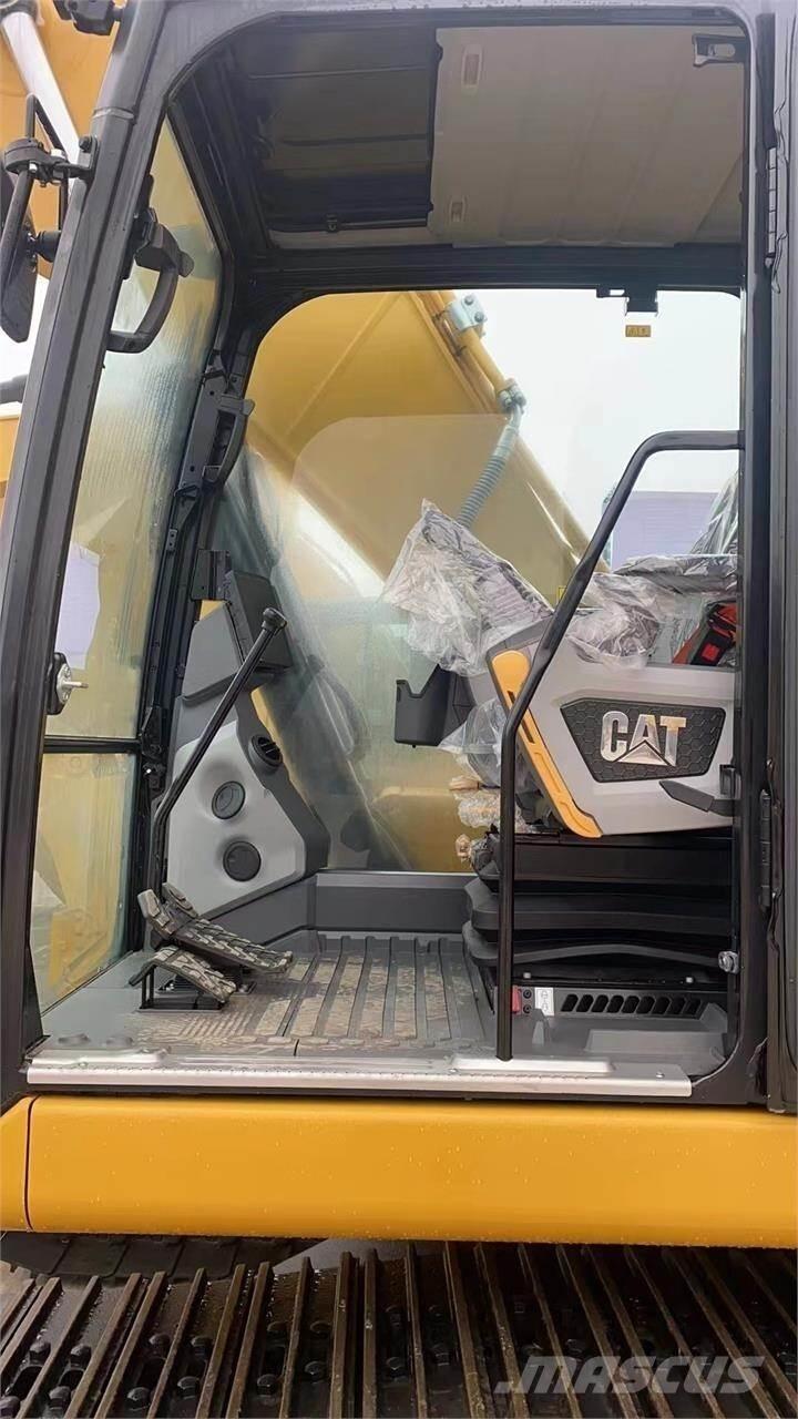 CAT 320 Roomikekskavaatorid