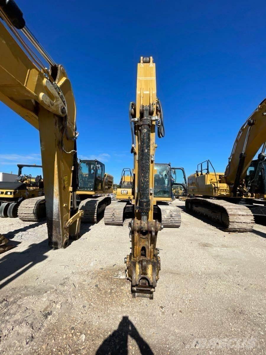 CAT 320 Roomikekskavaatorid